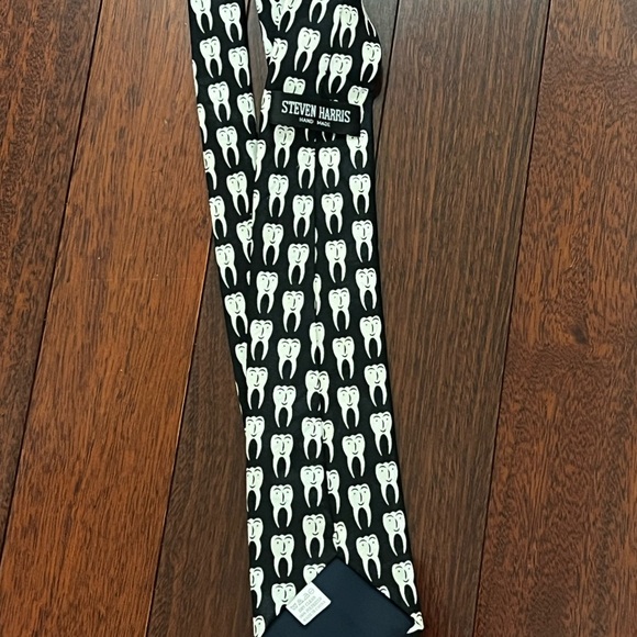 Steven Harris Black and White Patterned Tie with tooth design - Picture 5 of 6